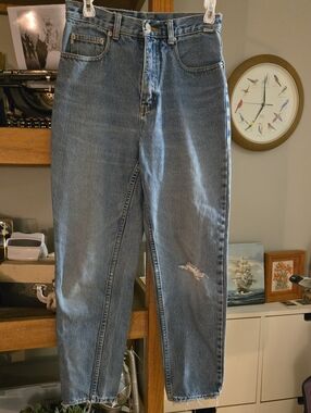Vintage Esprit Light Blue Relaxed Jeans with Distressed Knee